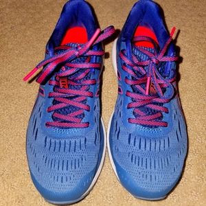 Womens size 6.5 gel cumulus asics 20